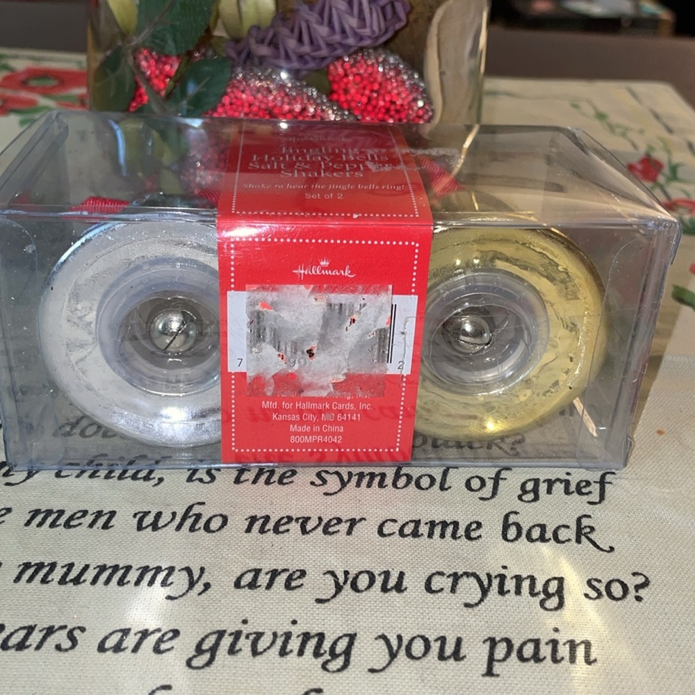 New Hallmark Jingling Holiday Bells Salt & Pepper Shakers! - Picture 3 of 3